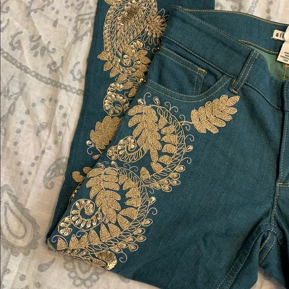 Alice + Olivia Embellished Paisley Skinny Jeans 24 - Picture 2 of 8